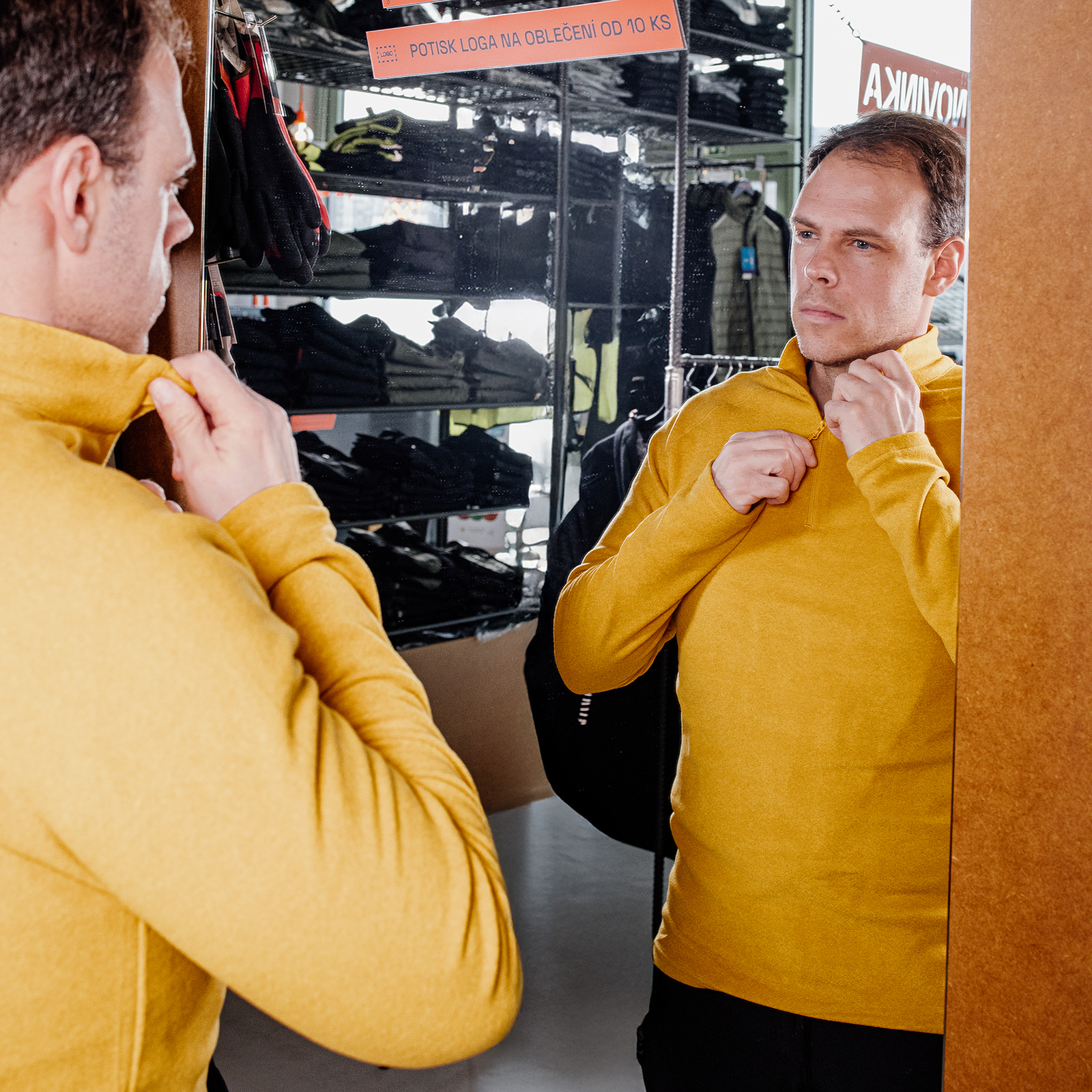 442334_0925170050_POLAROS_Sweatshirt_OCHER_3.png
